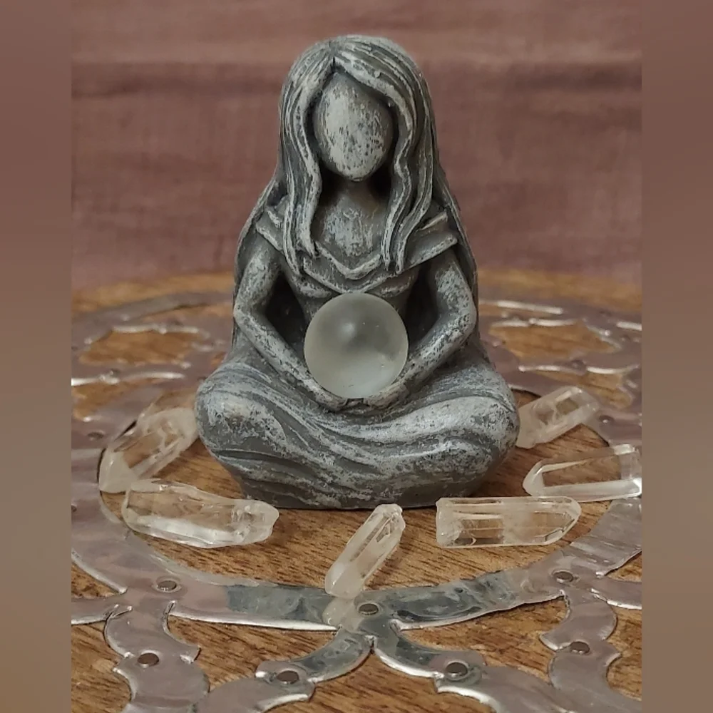 1 DAY SALE!!! Lunar Goddess Moon Goddess Witchy Woman Crystal Ball Magic Statue - Picture 11 of 13